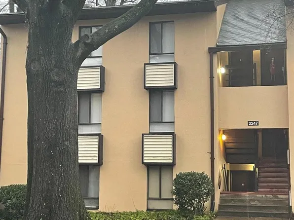 2247 Castle Rock Sq APT 1B, Reston, VA 20191