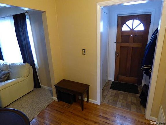 5th image of 2445 Carlton Dr
