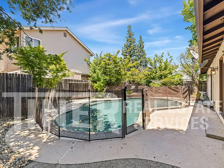 1721 Oakwood Dr — Photo 25