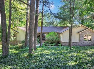 5504 Starwood Dr, Commerce Township, MI 48382