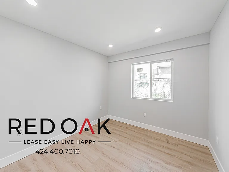 923 W 75th St #931-3/4 — Photo 8