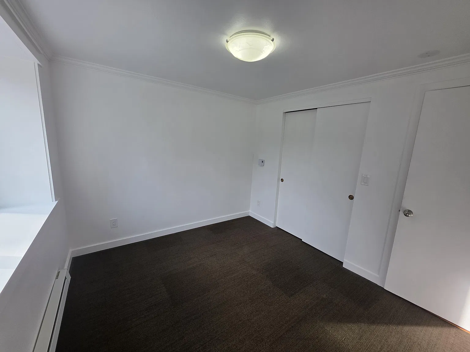 2 bed, 1000 sqft, $2,050 — Photo 2