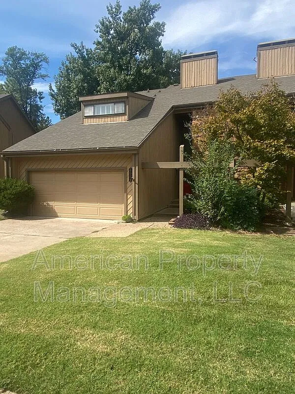 2 bed, 2.5 bath, 2310 sqft, $2,000 — Photo 2