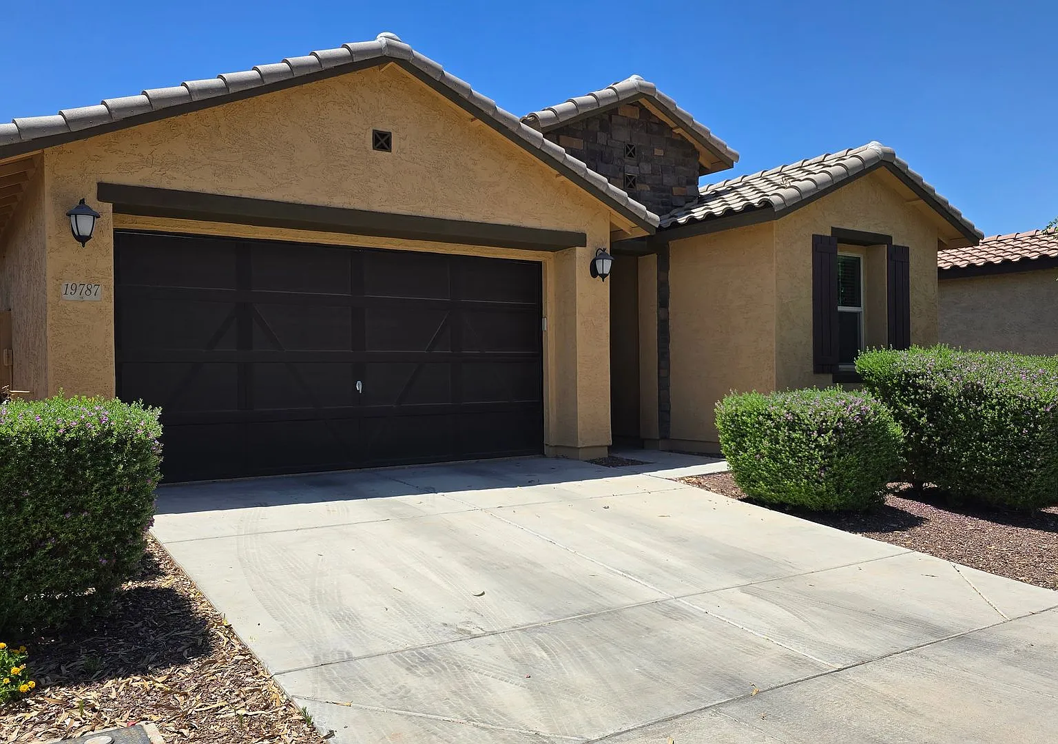 Like new home in Verrado! — Photo 3
