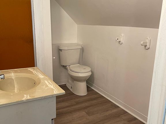 4th image of 129 Rodney Ave Unit 2