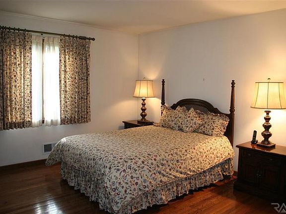 5th image of 1709 S Williams Ave