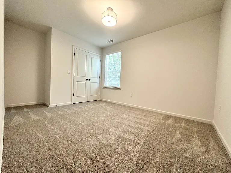 401 Austin Dr — Photo 15