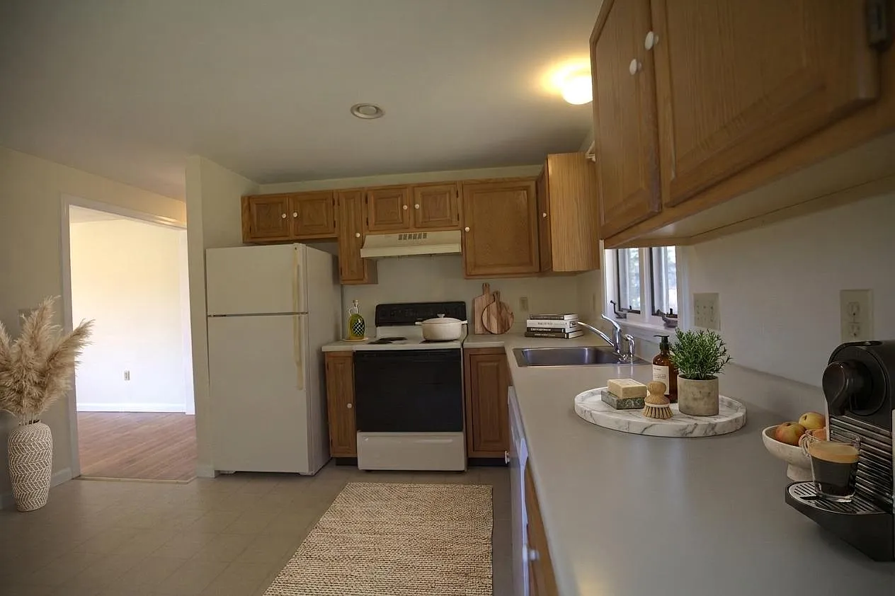 2 bed, 1040 sqft, $3,100 — Photo 3