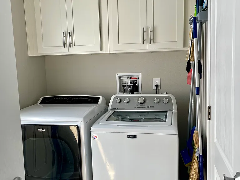 NE Shore Pl — Photo 20