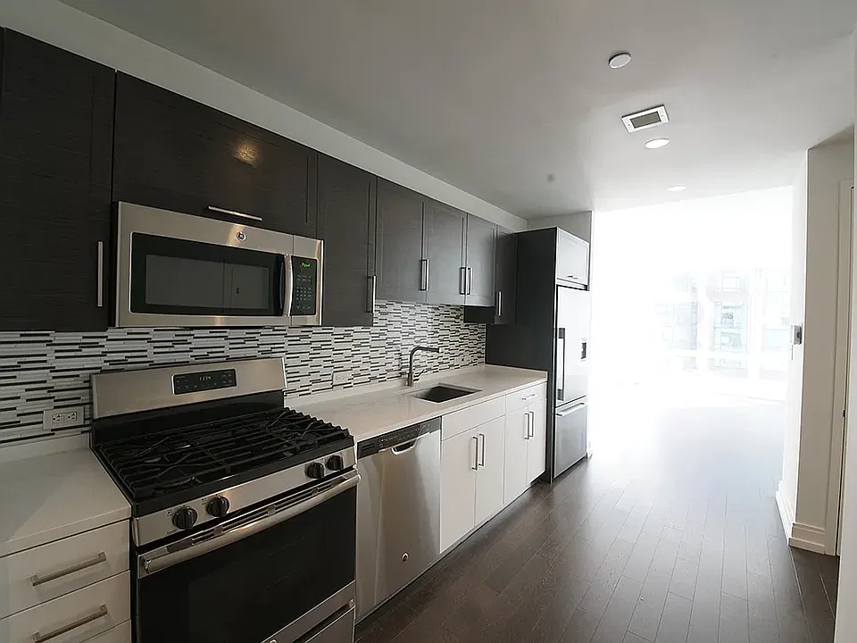 555 10th Ave #35G