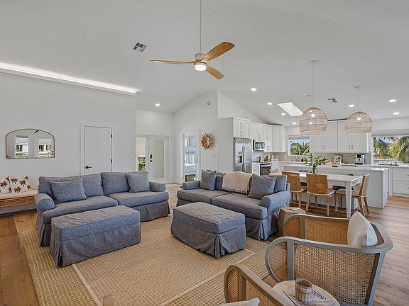 5th image of 599 Goldcoast Ct