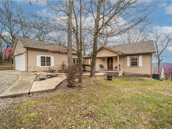 15 Cherokee Pl, Holiday Island, AR 72631