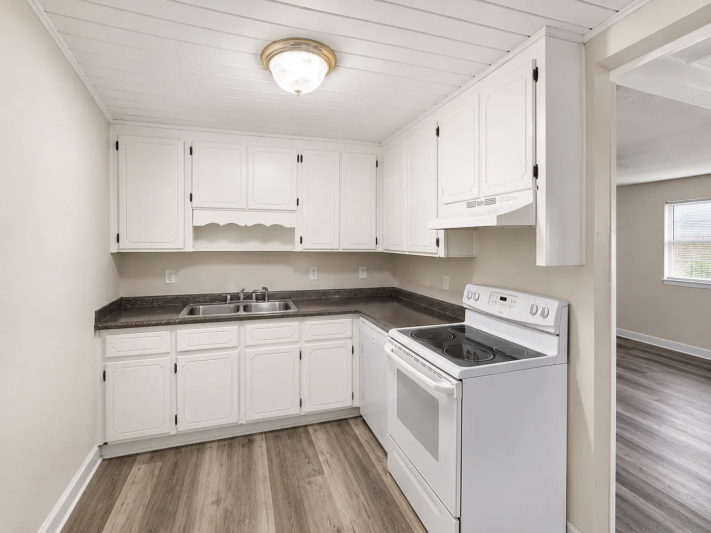 1 bed, 1440 sqft, $1,300 — Photo 2