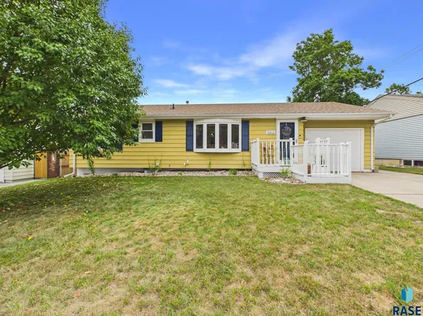 3912 E Claudette Dr, Sioux Falls, SD 57103