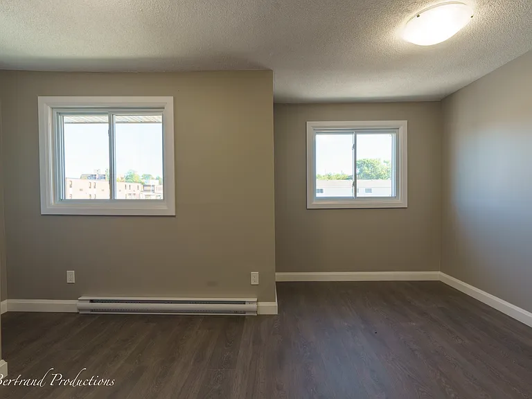735 Lasalle Blvd — Photo 11