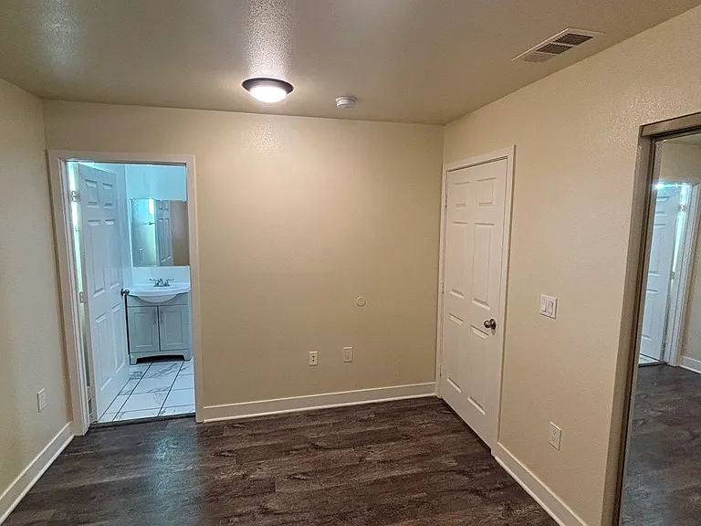6414 1/2 Denver Ave — Photo 7