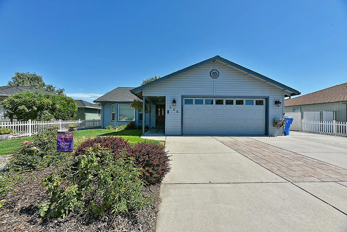 556 Teakwood Dr photo 1