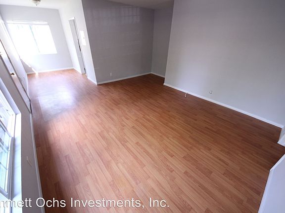 2nd image of 554 Venice Blvd