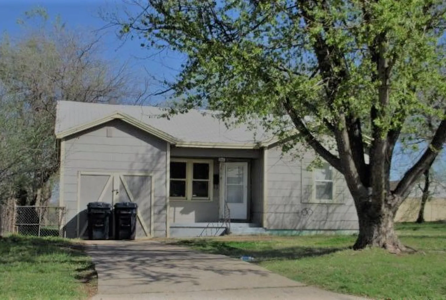 2 bed, 889 sqft, $1,050 — Photo 1