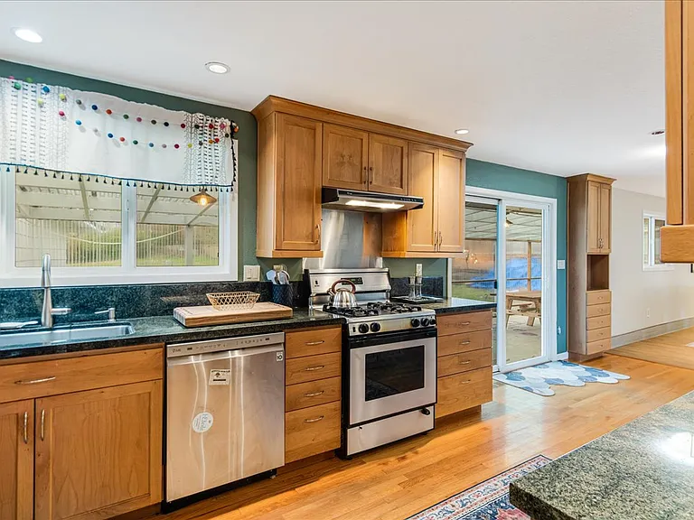 6935 SW Taylors Ferry Rd — Photo 14