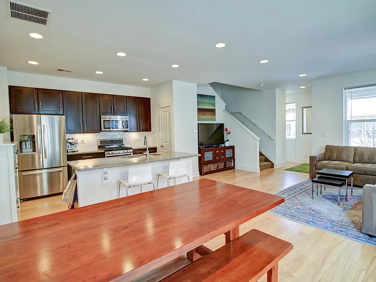3324 Valentia St — Photo 4