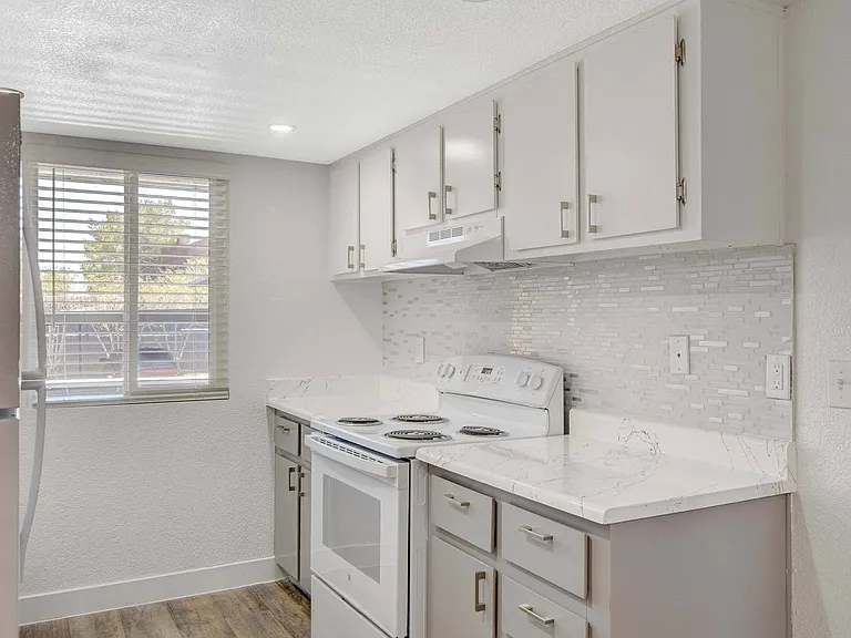 Sundance Village Apts — Photo 63