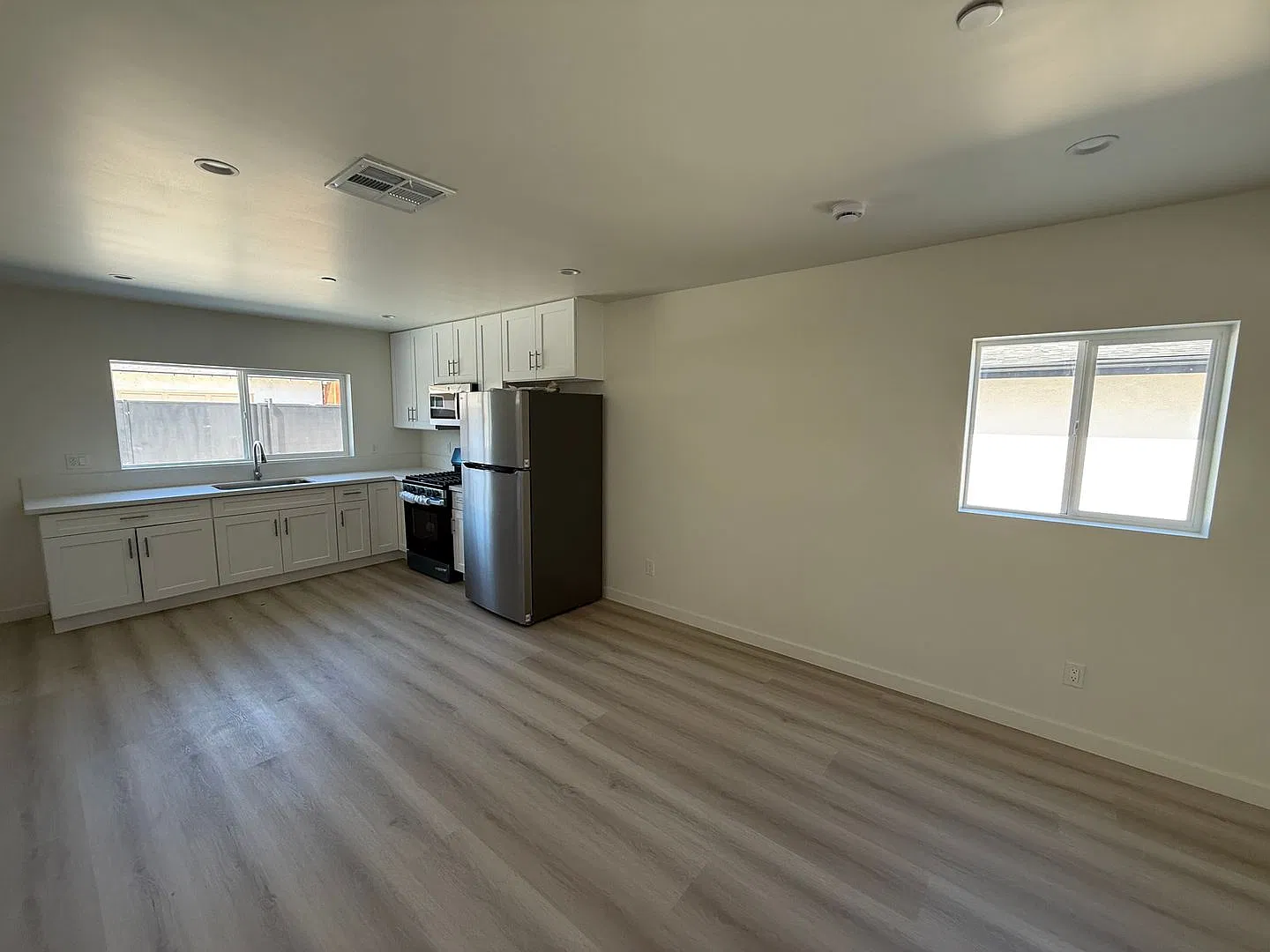 San Fernando Properties — Photo 4