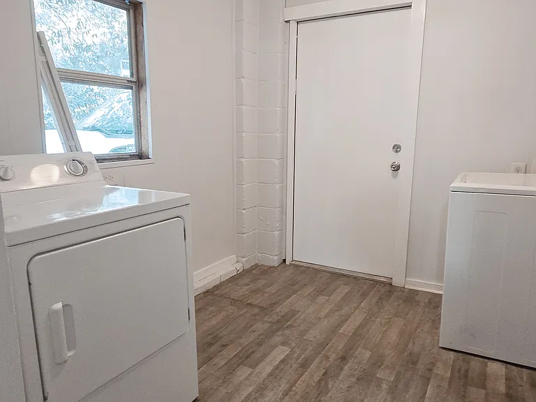 236 Berkley St SE #B — Photo 13