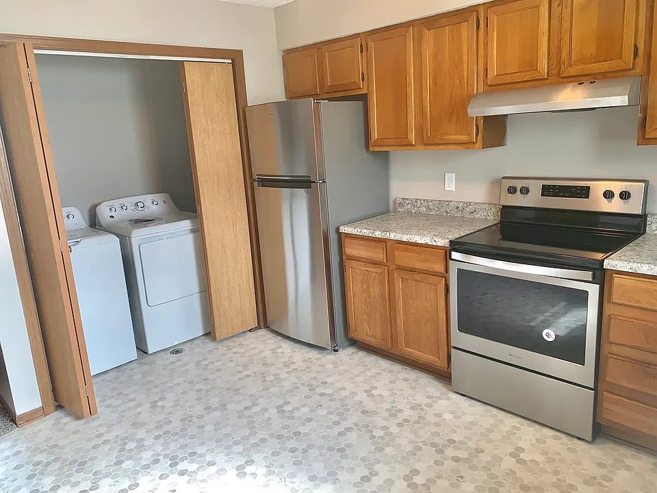 1017 Kitchen/laundry