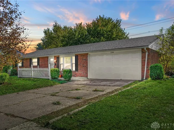 228 Southerly Hills Dr, Englewood, OH 45322