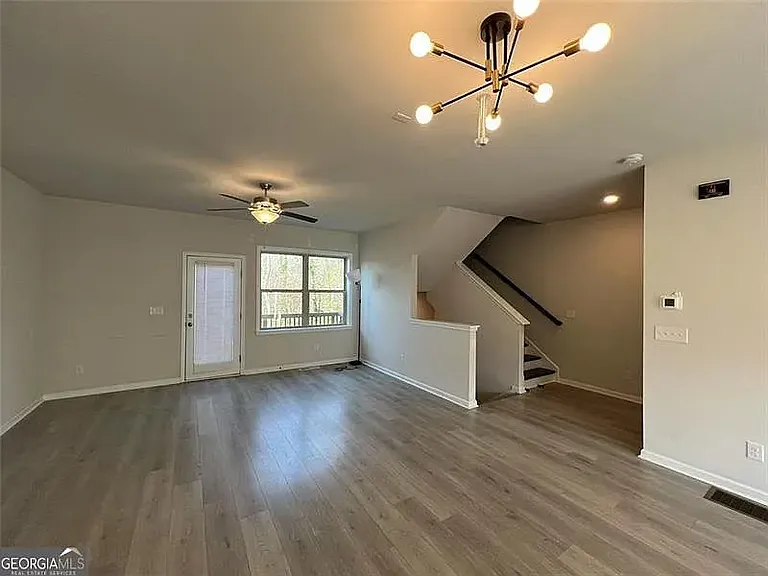 3735 Davis Cir — Photo 5