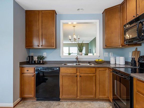4th image of 326 Marasco Ct