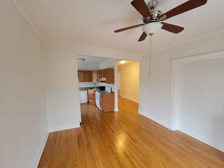 716 Clark St — Photo 4