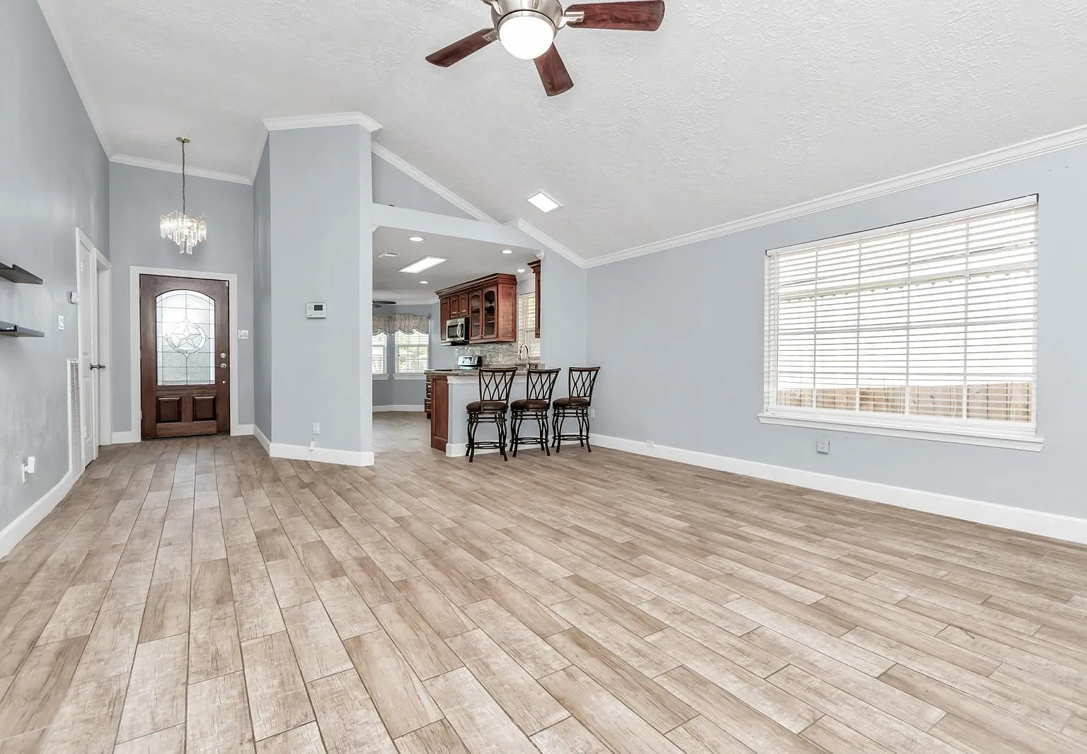 3 bed, 2.0 bath, 1581 sqft, $1,900 — Photo 4