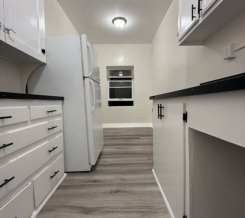 1st image of 1725 N Edgemont St APT 305