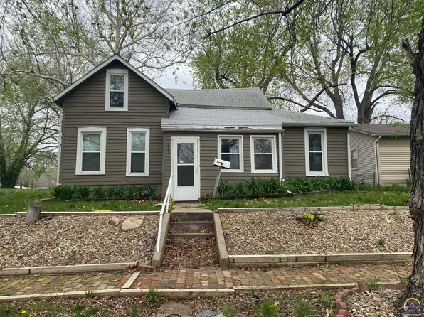 819 New Jersey Ave, Holton, KS 66436