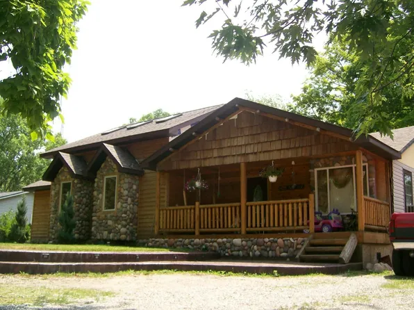142 Welfare Blvd, Walled Lake, MI 48390