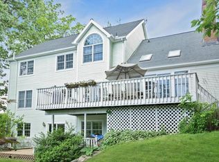 16 Waterview Dr, Ossining, NY 10562