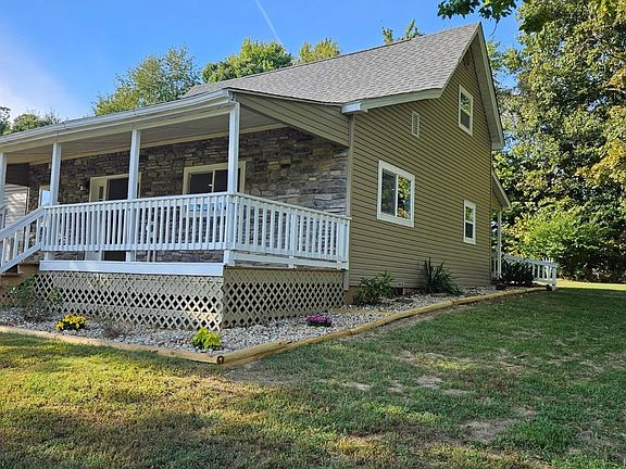 2nd image of 558 Pinewood Dr