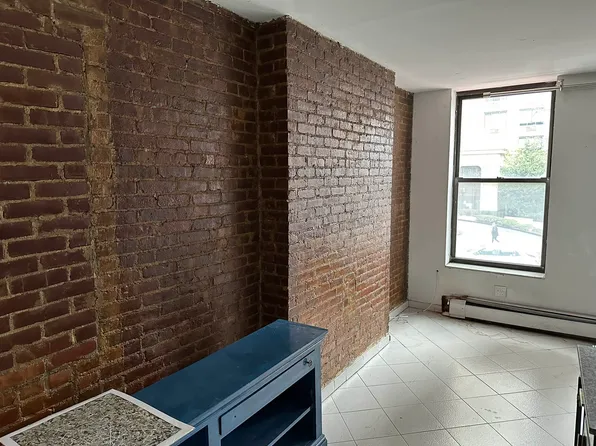 1366 York Avenue image 1 of 5