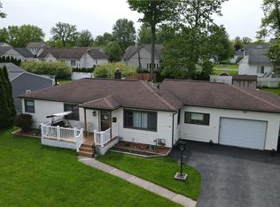 31 W Crest Dr, Rochester, NY 14606