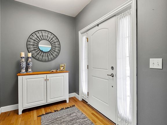 4th image of 12 Mill Pond Road