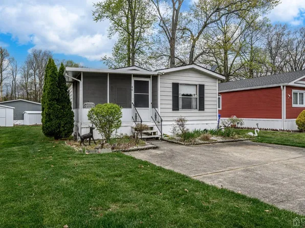 40 Dickens Rd, North Brunswick, NJ 08902