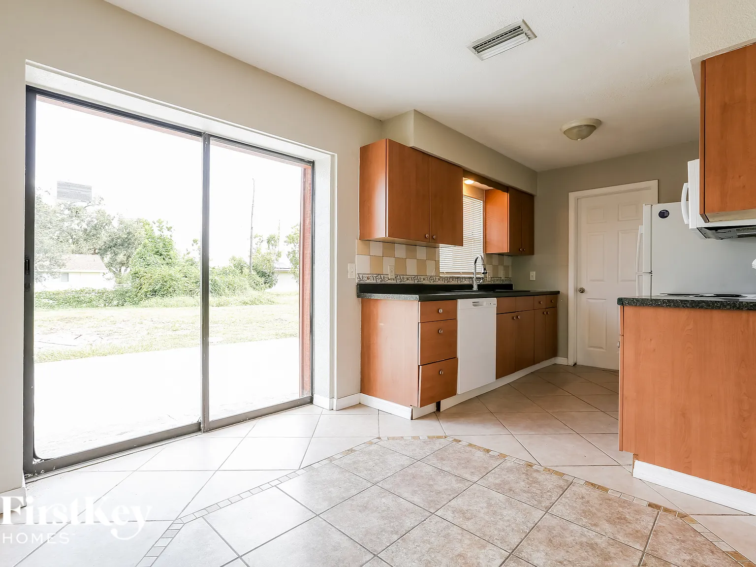 3 bed, 2.0 bath, 1032 sqft, $1,885 — Photo 4