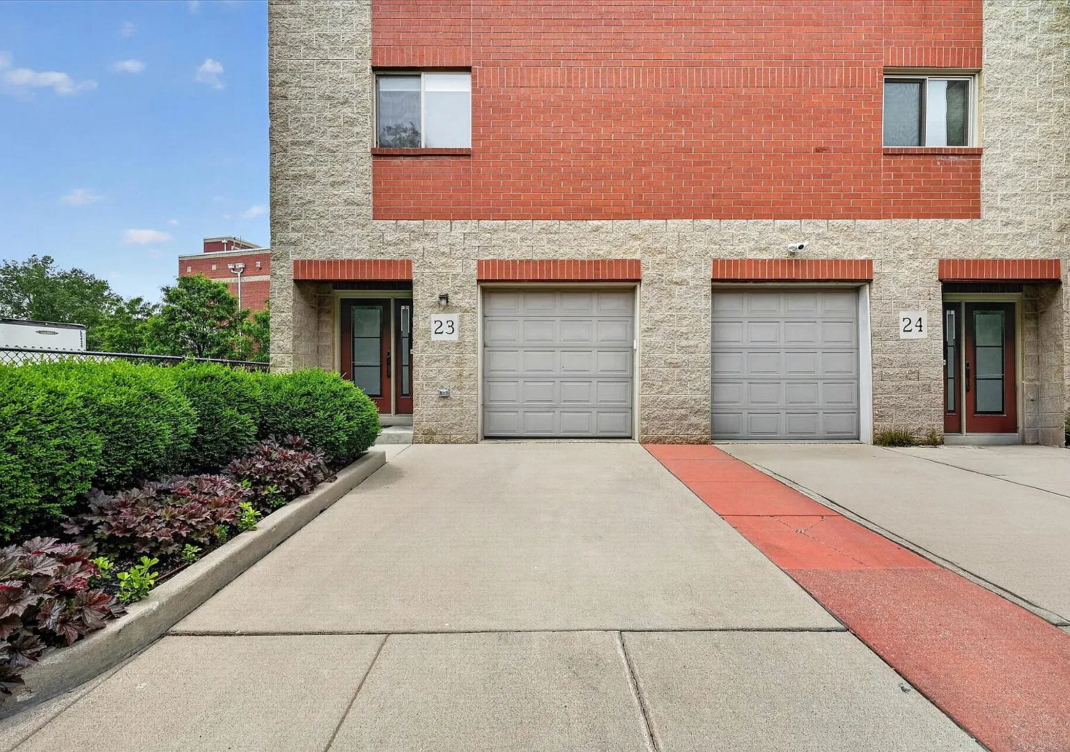 145 S Saint Clair St — Photo 1