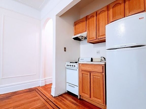 3rd image of 31-15 21st Ave #3G1