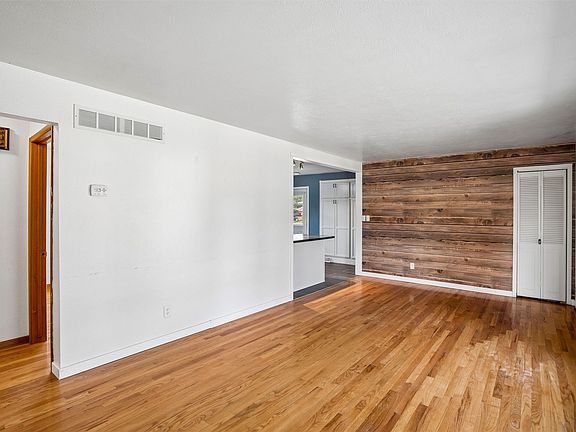 4th image of 520 Stuart St