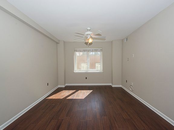 3rd image of 130-136 N Bread St #304
