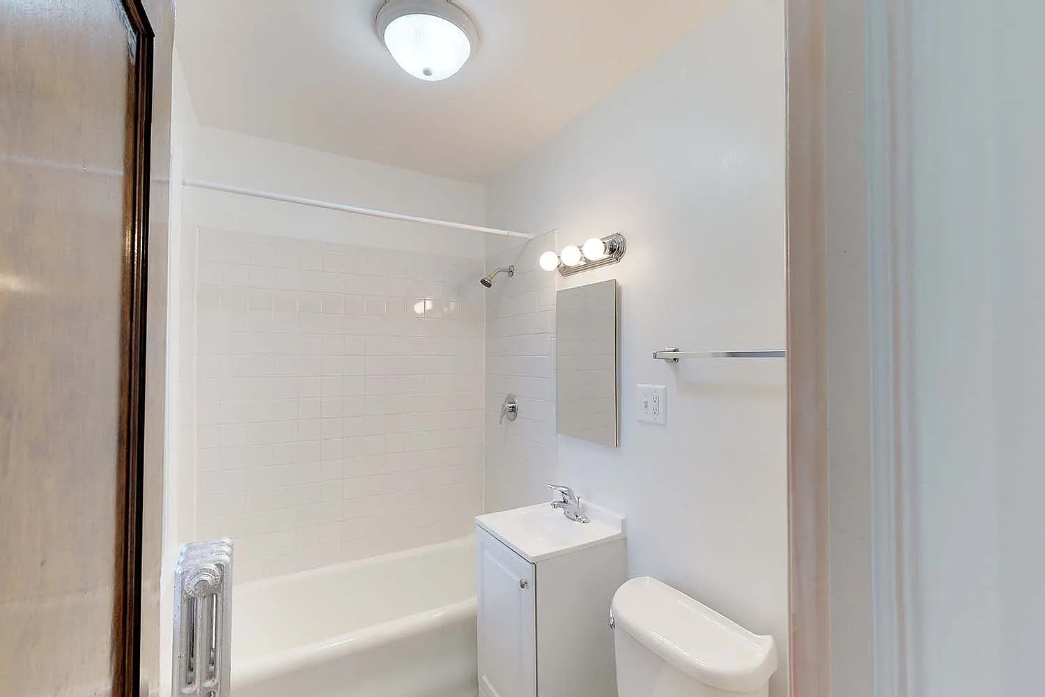 4455 S. Greenwood Avenue — Photo 2