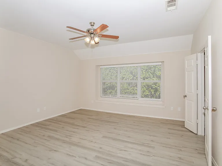 240 Creekview Dr — Photo 9